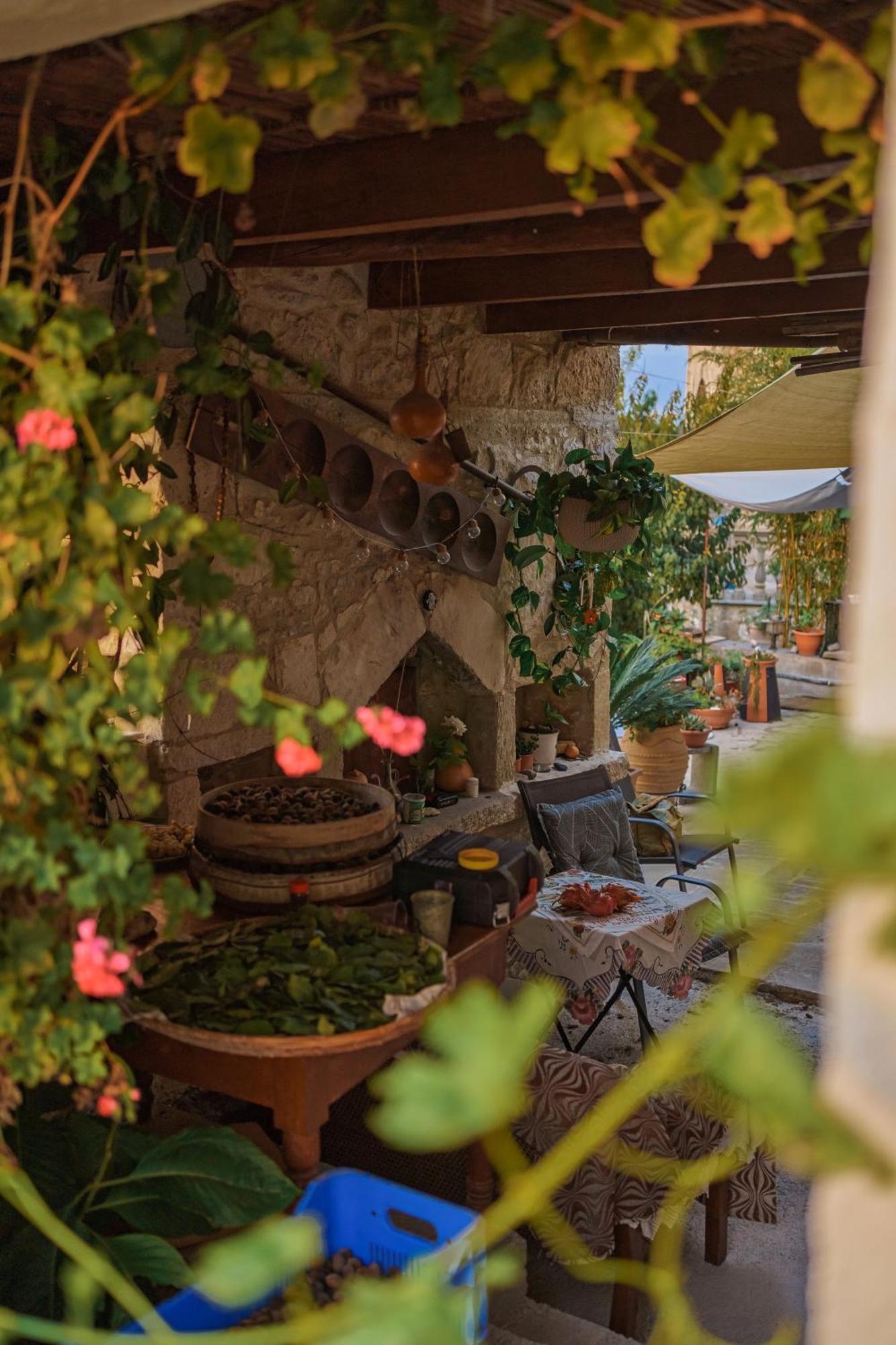 Hostal Faith'S Stone House Simou Exterior foto